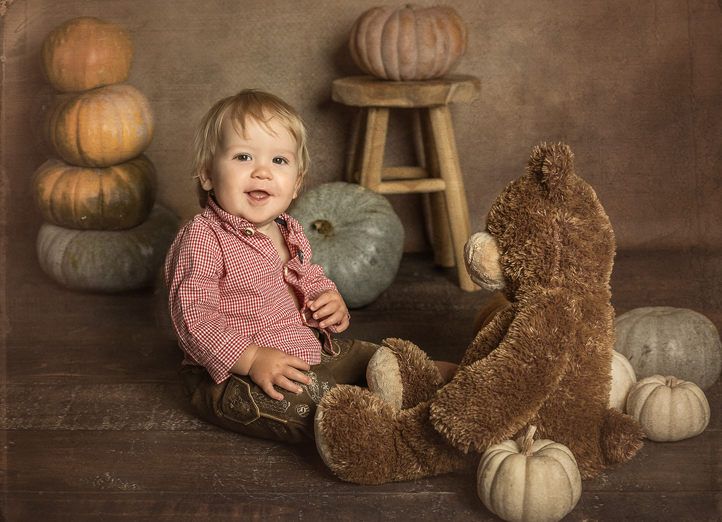 Baby mit Kürbis, Herbstspecial, Fotostudio Lichtblick